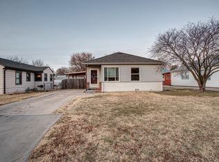 220 SW 7th St, Newton, KS 67114