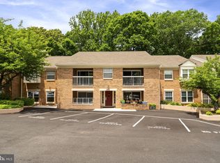 5802 Cove Landing Rd APT 101, Burke, VA 22015