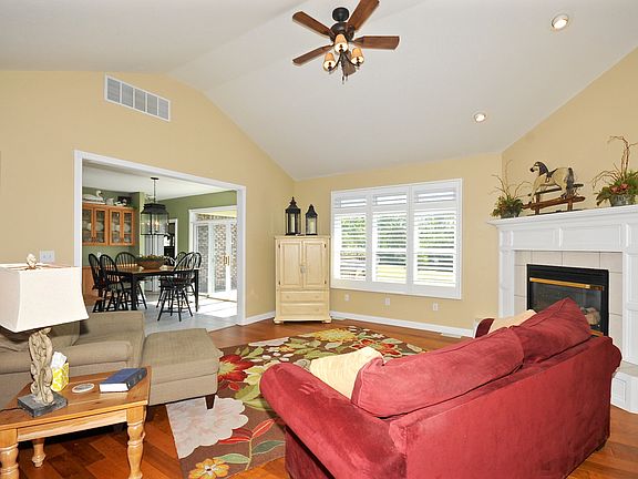 Great Room w/fireplace