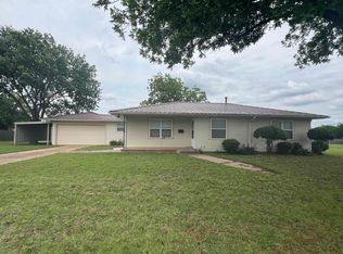 502 W Wichita St, Henrietta, TX 76365