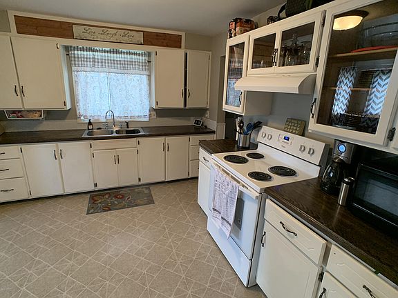 5th image of 108 Albert Ave NW