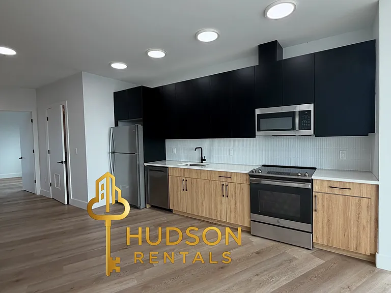 36 Madison St #503 — Photo 1