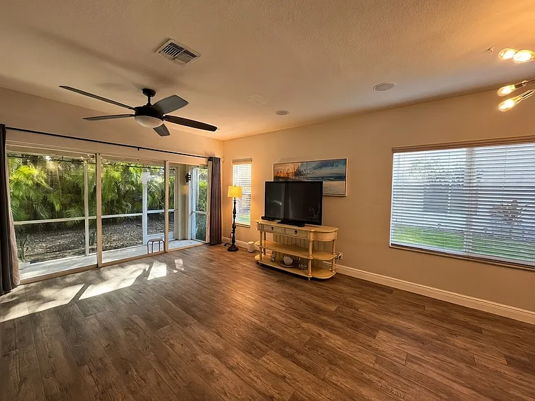 8165 Pacific Beach Dr — Photo 12