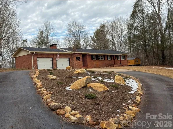 150 Revonda Dr, Nebo, NC 28761