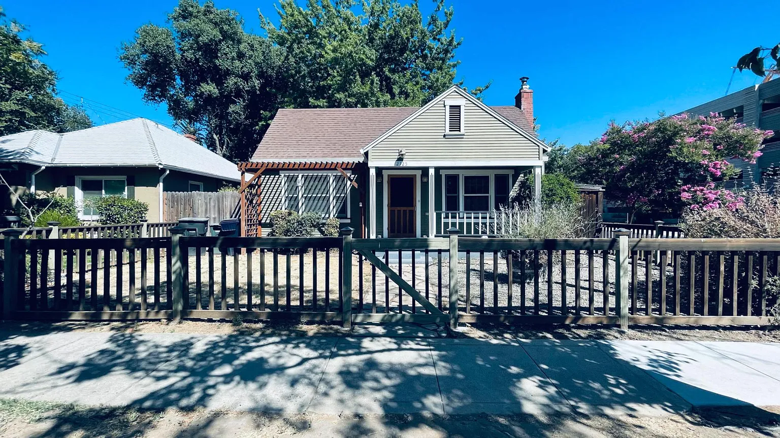2125 48th St photo 1