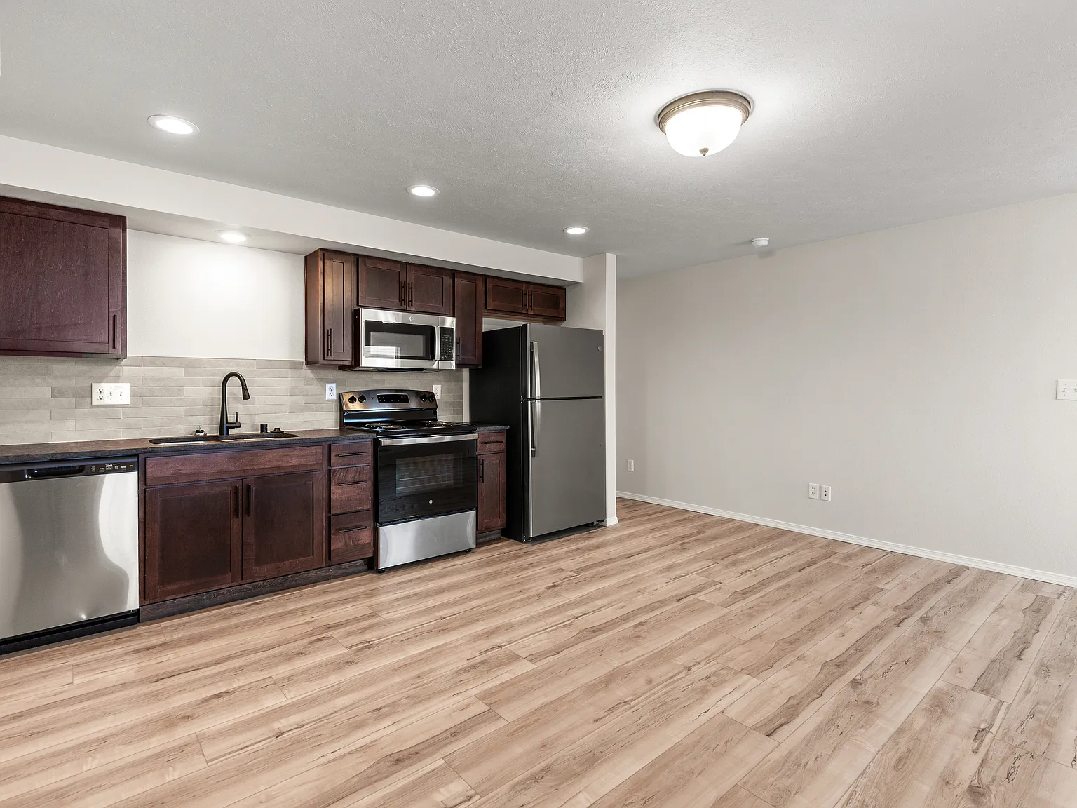 1 bed, 633 sqft, $1,221 — Photo 4