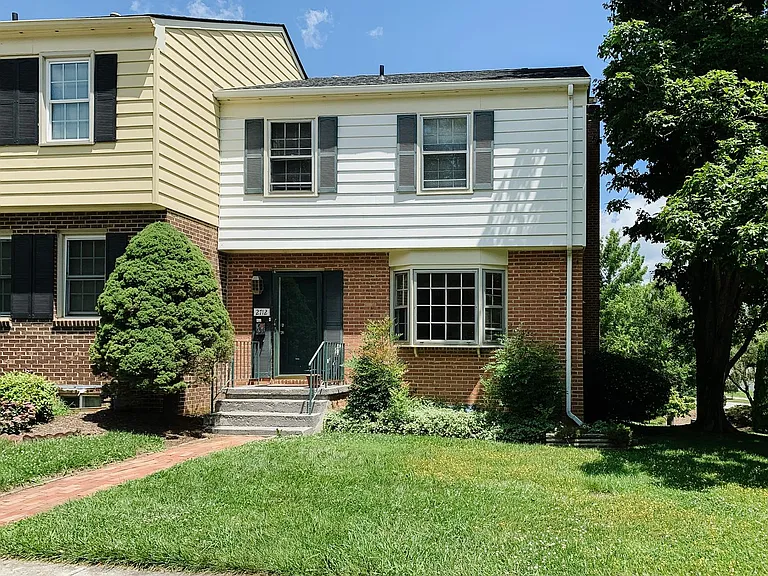 2712 Wellesley Ct — Photo 1