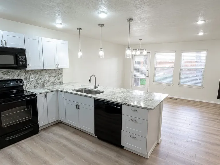 5841 N Cobbler Ln — Photo 1