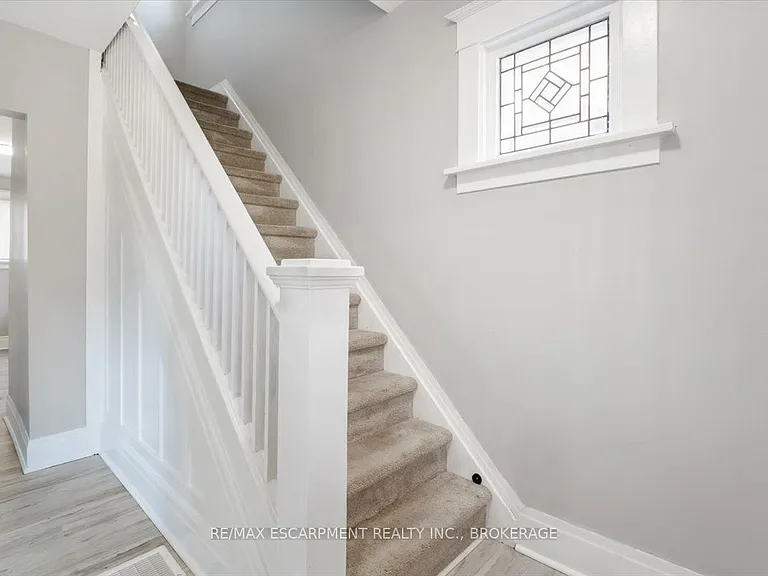3 Carleton St S #MAIN — Photo 14