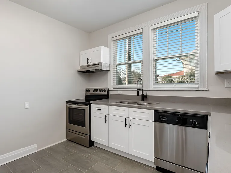 Park Terrace Apartments — Photo 3