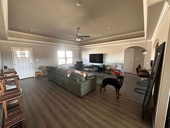 2nd image of 813 Black Creek Ln