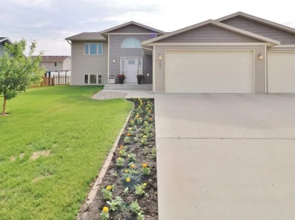 329 5th Ave SW, Surrey, ND 58785