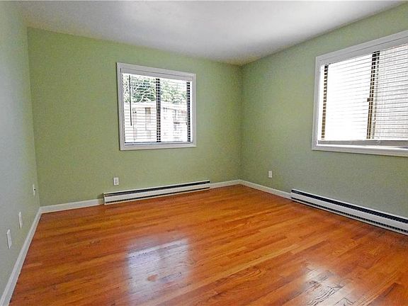 3rd image of 117 John St #21