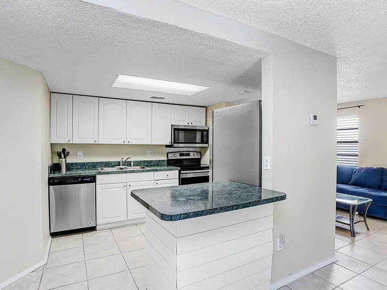 134 Sycamore Ln #F — Photo 9