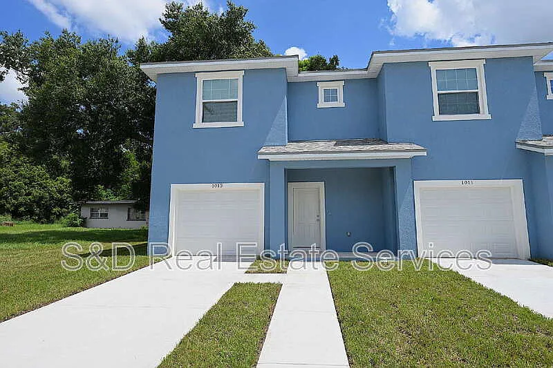 3 bed, 2.5 bath, 1619 sqft, $1,800 — Photo 1