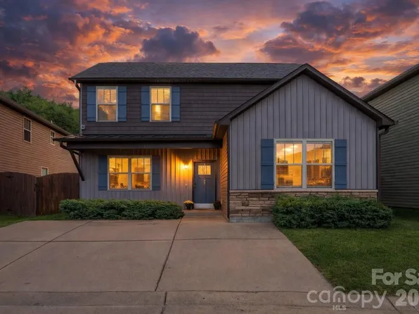 27 Mann Ln, Fletcher, NC 28732