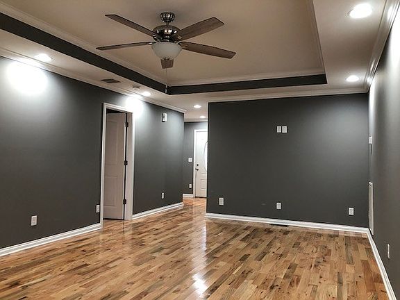 3rd image of 121 Ashkirk Ln