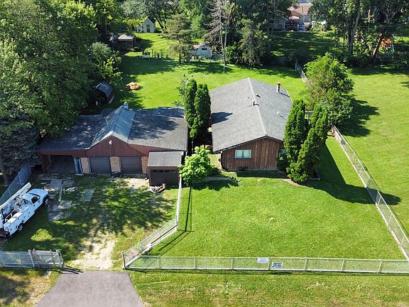 2nd image of 641 W Lake Cook Rd