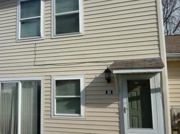 2551 Royal County Down Dr #16B, Uniontown, OH 44685