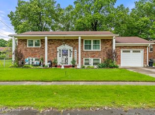 3330 Fernheather Dr, Shively, KY 40216