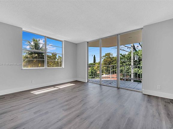 3rd image of 16740 NE 9th Ave APT 311