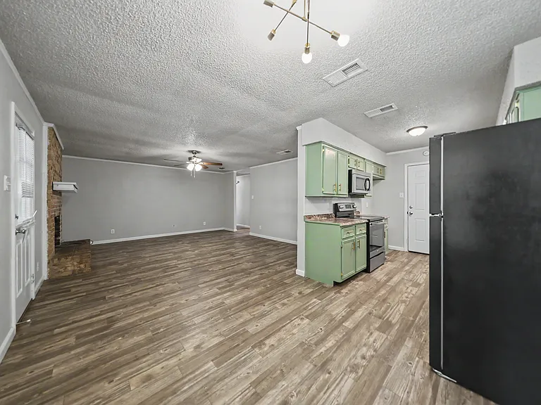 1804 Ruiz Dr — Photo 6