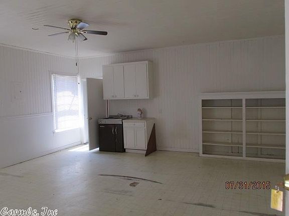 5th image of 921 Walnut St