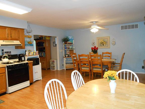 3rd image of 1411 Weeping Willow Ct