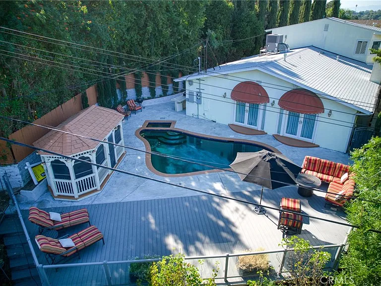 7796 Skyhill Dr — Photo 28
