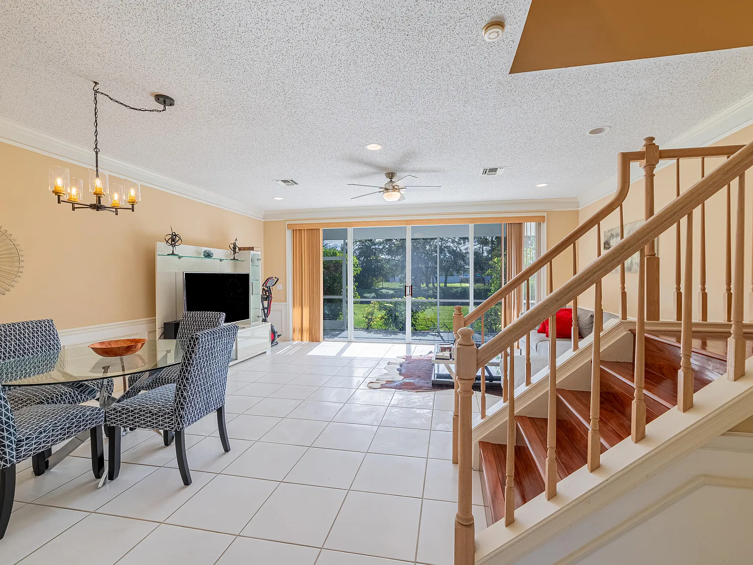 3 bed, 2.5 bath, 1710 sqft, $3,875 — Photo 2