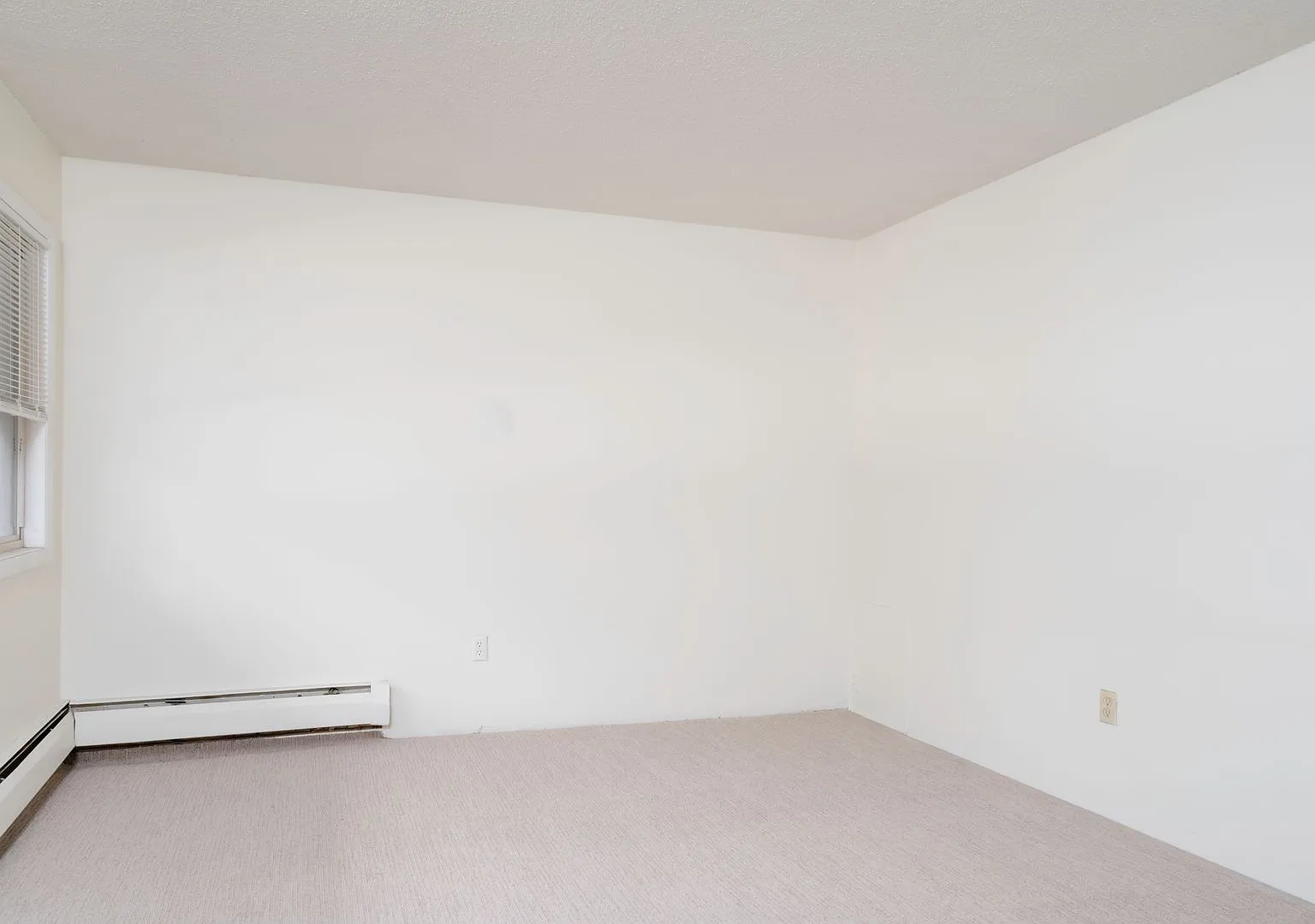 2122 Grand Ave S — Photo 3