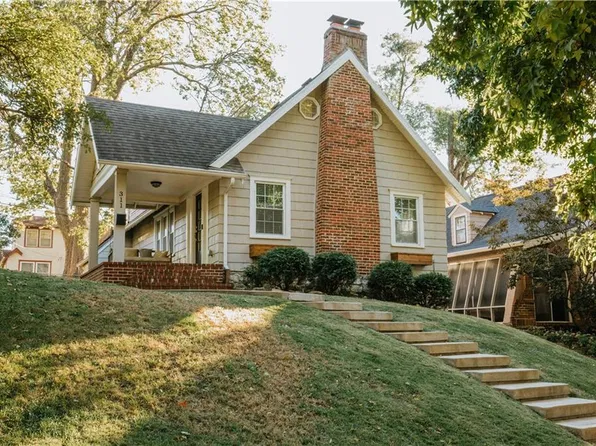 311 E Dartmouth Rd, Kansas City, MO 64113