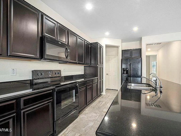 2146 W Tobias Way — Photo 7