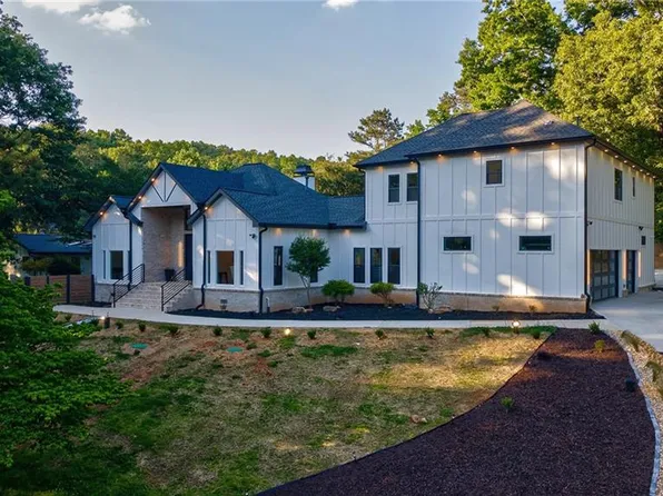 10785 Shallowford Rd, Roswell, GA 30075