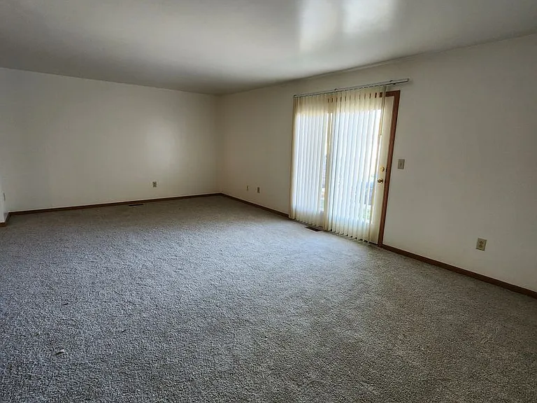 733-739-745 Longmeadow Ln — Photo 10