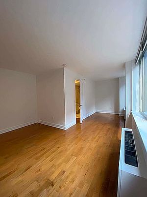 3rd image of 401 E 60th St APT 4L