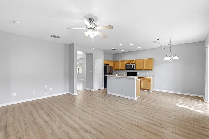737 Maya Susan Loop — Photo 9