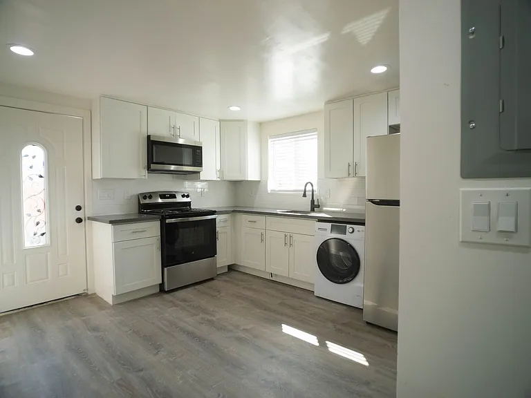 The Plaza House — Photo 24
