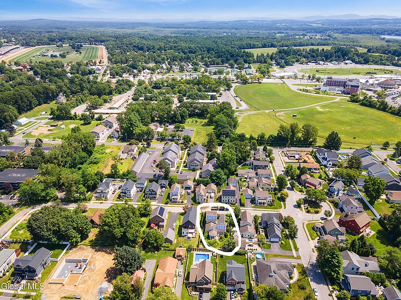 3rd image of 5 Richard Avenue
