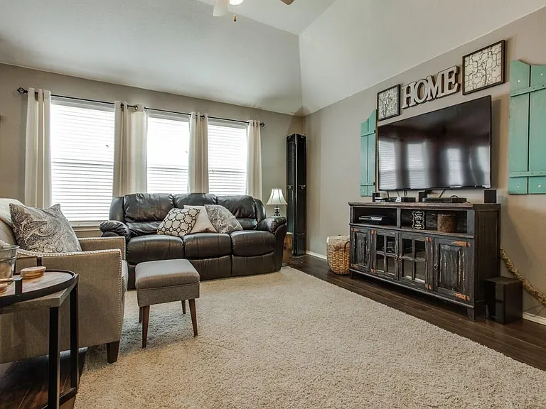 1701 Heron Dr — Photo 10