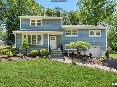 13 Windsor Dr, Park Ridge, NJ, 07656