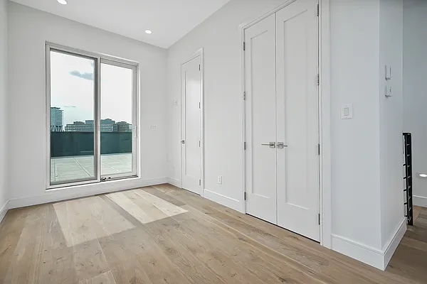 Sold by Avenue Sotheby's International Realty | media 21
