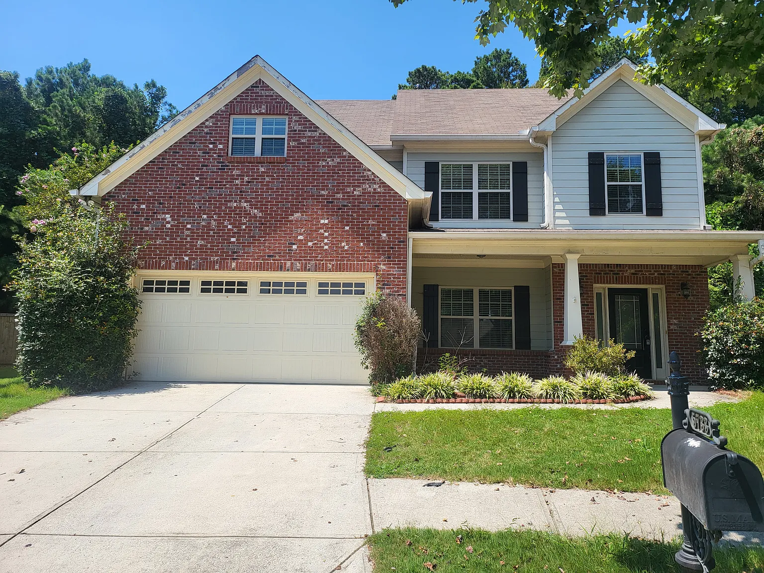 4 bed, 2.5 bath, 2644 sqft, $2,500 — Photo 1
