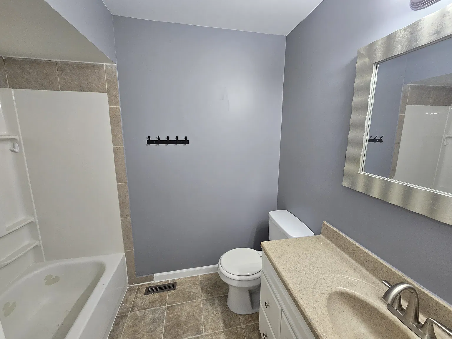 3 bed, 1864 sqft, $2,300 — Photo 3