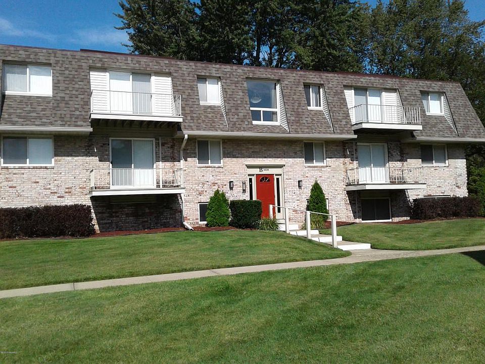 Front of Bldg - Fl #3 Left
