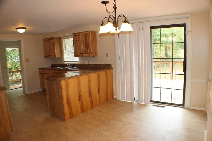 514 Martha Ave — Photo 7