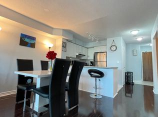 33 Elm Dr W #813, Mississauga, ON L5B 4M2