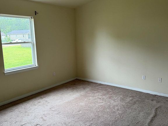 4th image of 18119 Davie Dr