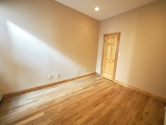 Rented by Compass | media 7