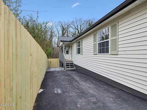 5th image of 108 Jellico Ln